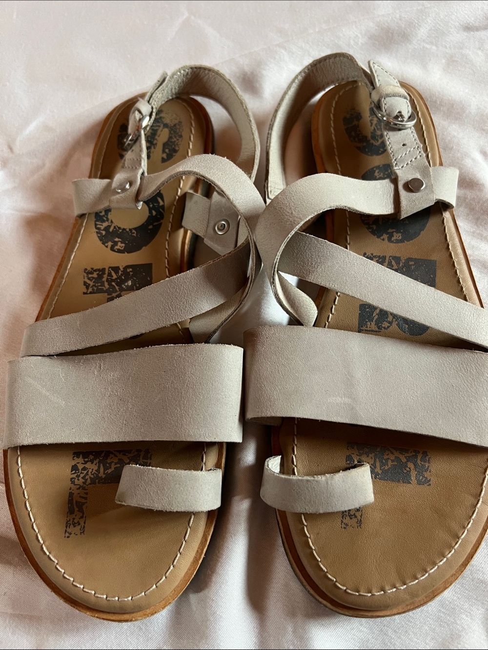 Sorel Women's Light Gray Strappy Leather Sandals